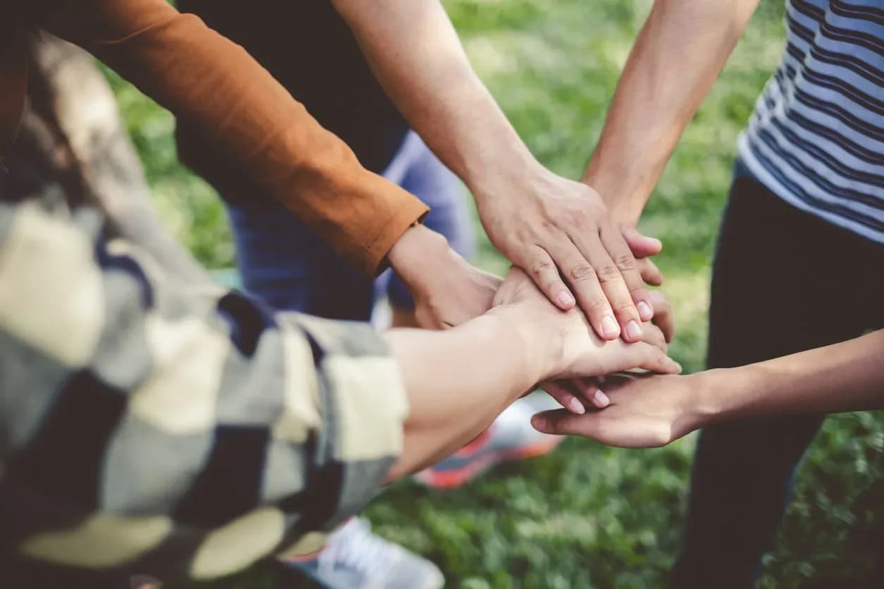 6 Helpful Ways to Give Back to the Community