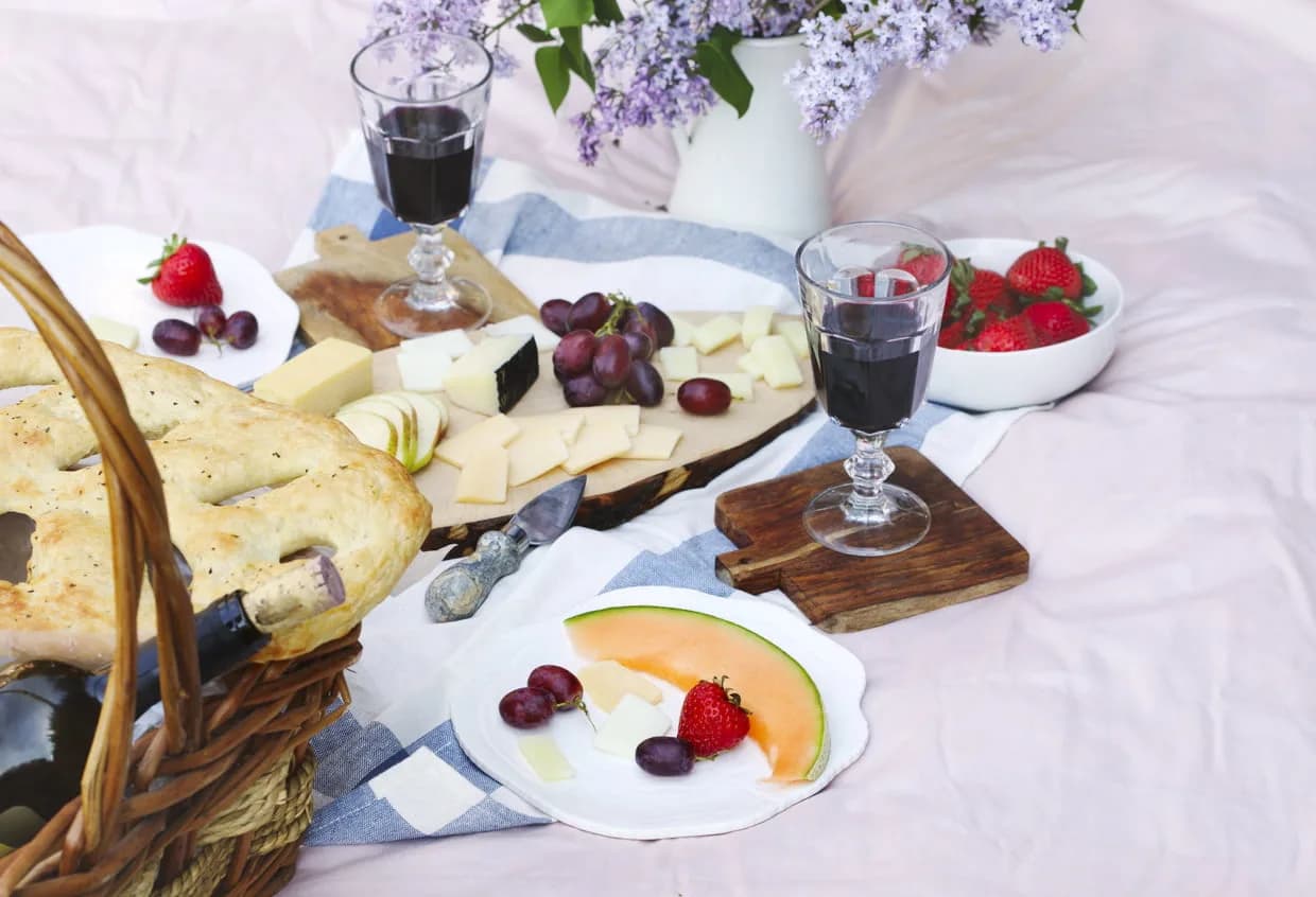 10 Fun Ideas for Things to Do on a Picnic