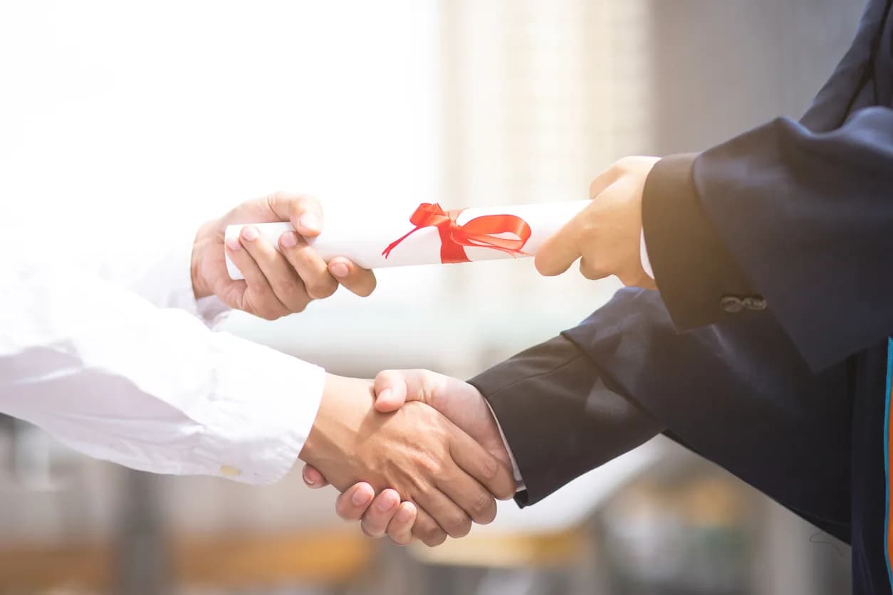 What to Consider Before Earning a Business Degree