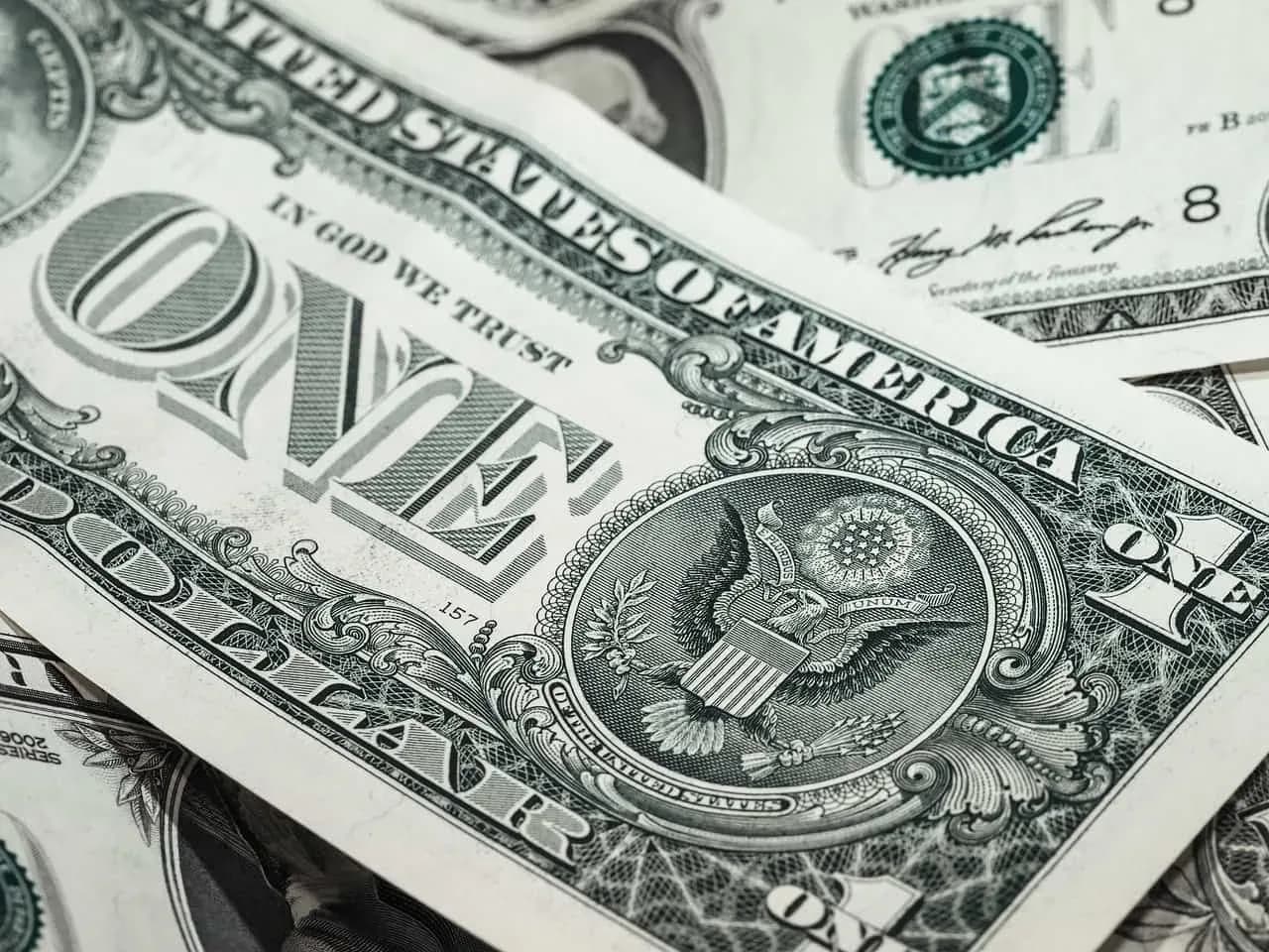 7 Ways to Stop Spending Money