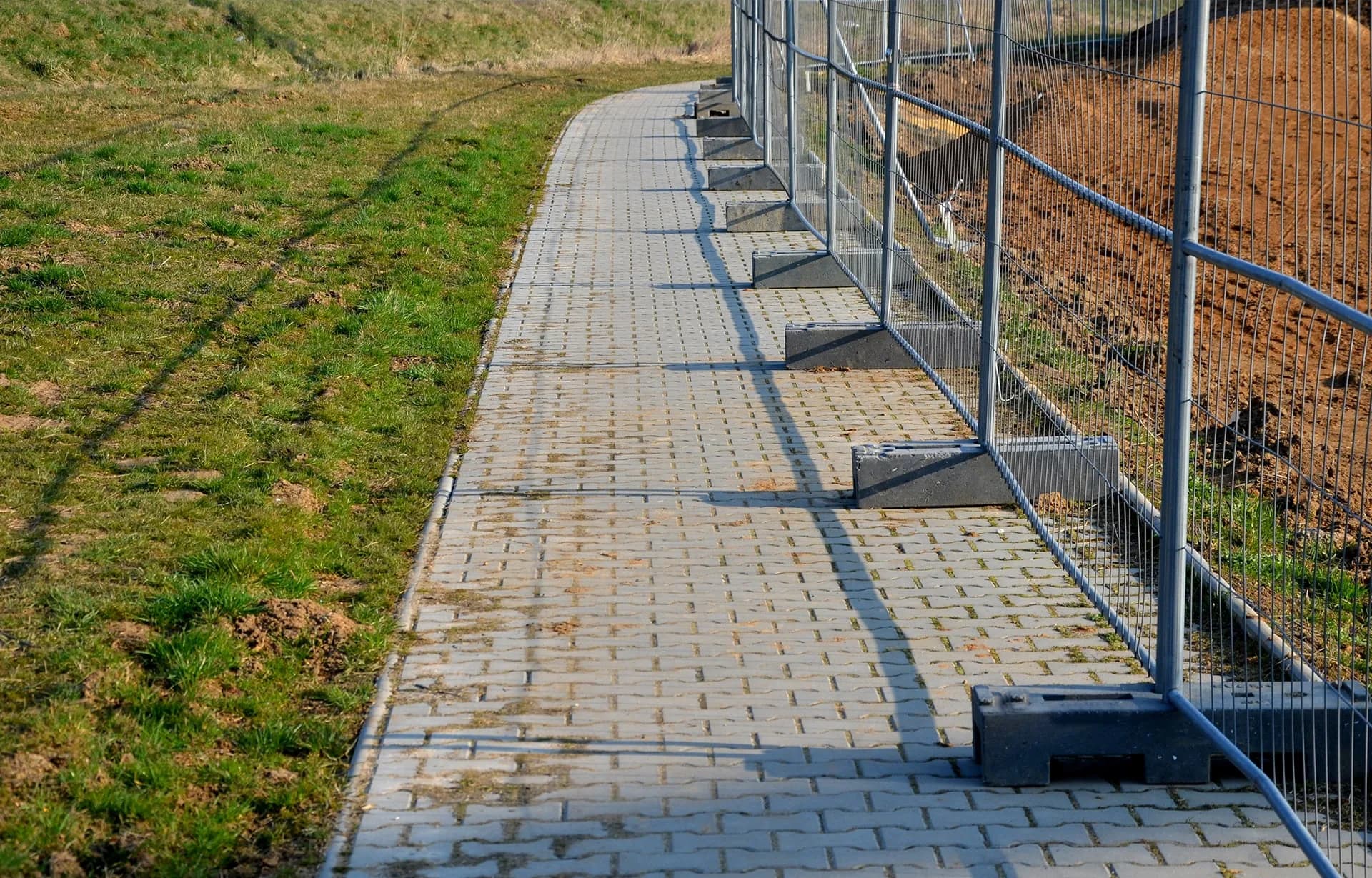 Temporary Fencing for Jobsites: Security Without Permanent Construction — Moffitt Services