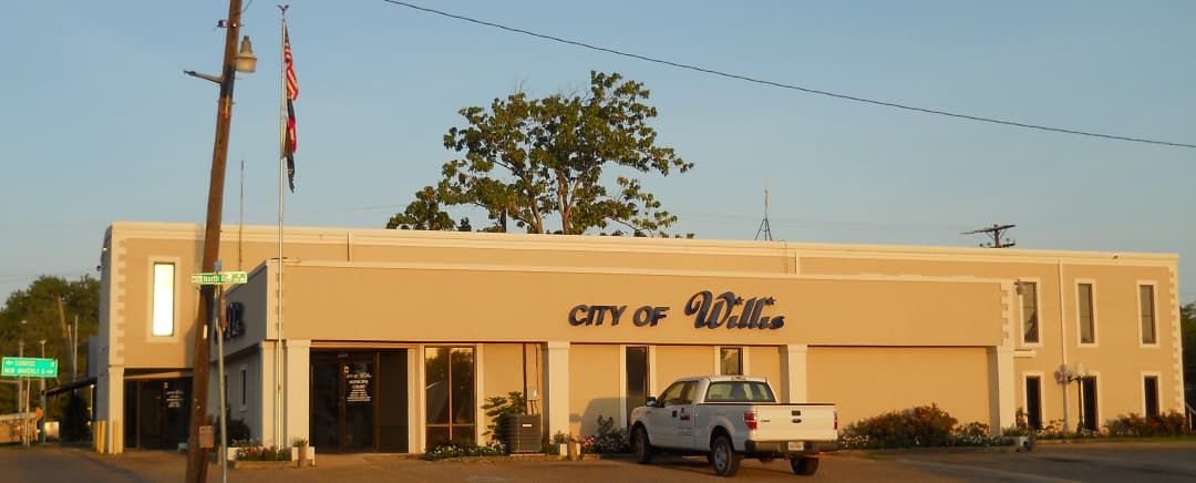 Willis City Hall on North Bell Street in Willis, Texas