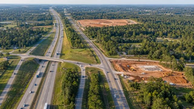 01 FEATURED NORTH WILLIS CORRIDOR