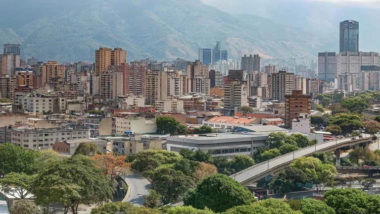 Panoramic view of Caracas, Venezuela, with hillside neighborhoods and city towers