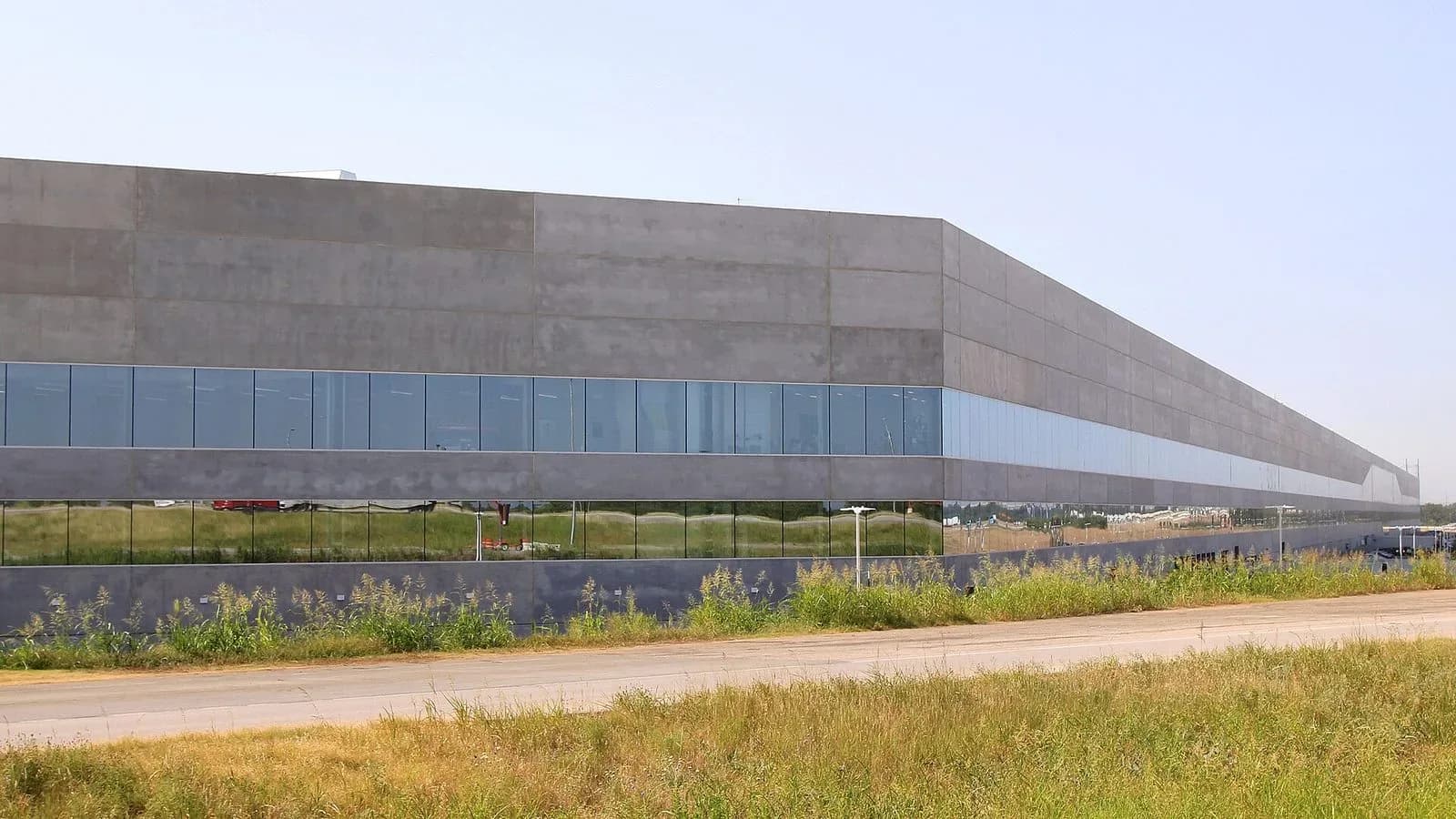 The long white main building of Tesla Gigafactory Texas near Austin