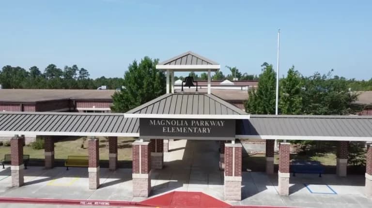 The front entrance of Magnolia Parkway Elementary in Magnolia, Texas