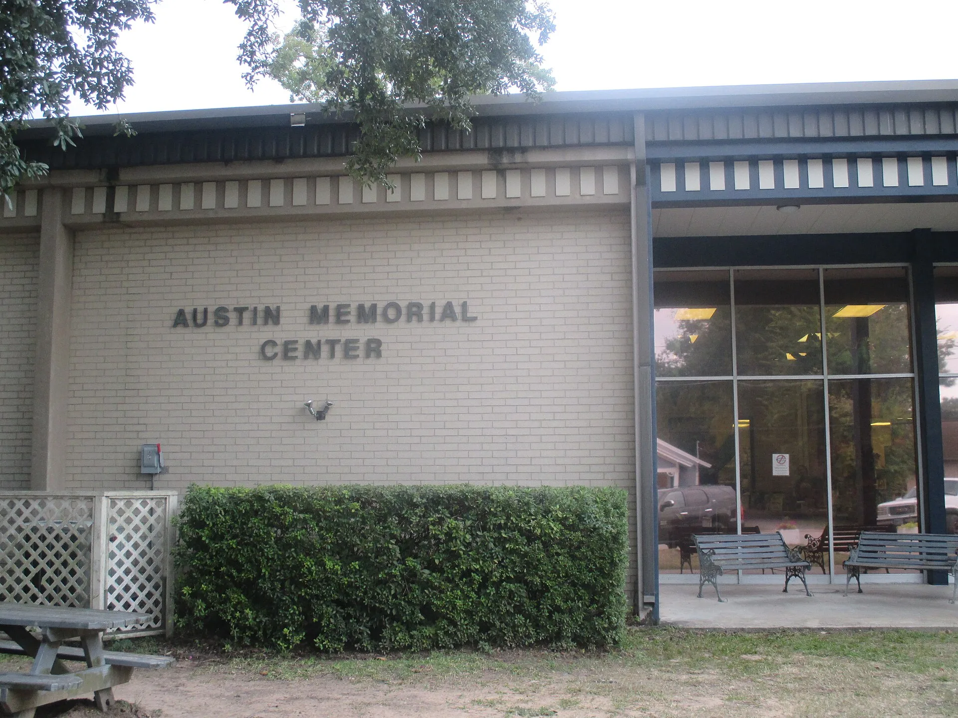 Brick building signed Austin Memorial Center in Cleveland, Texas