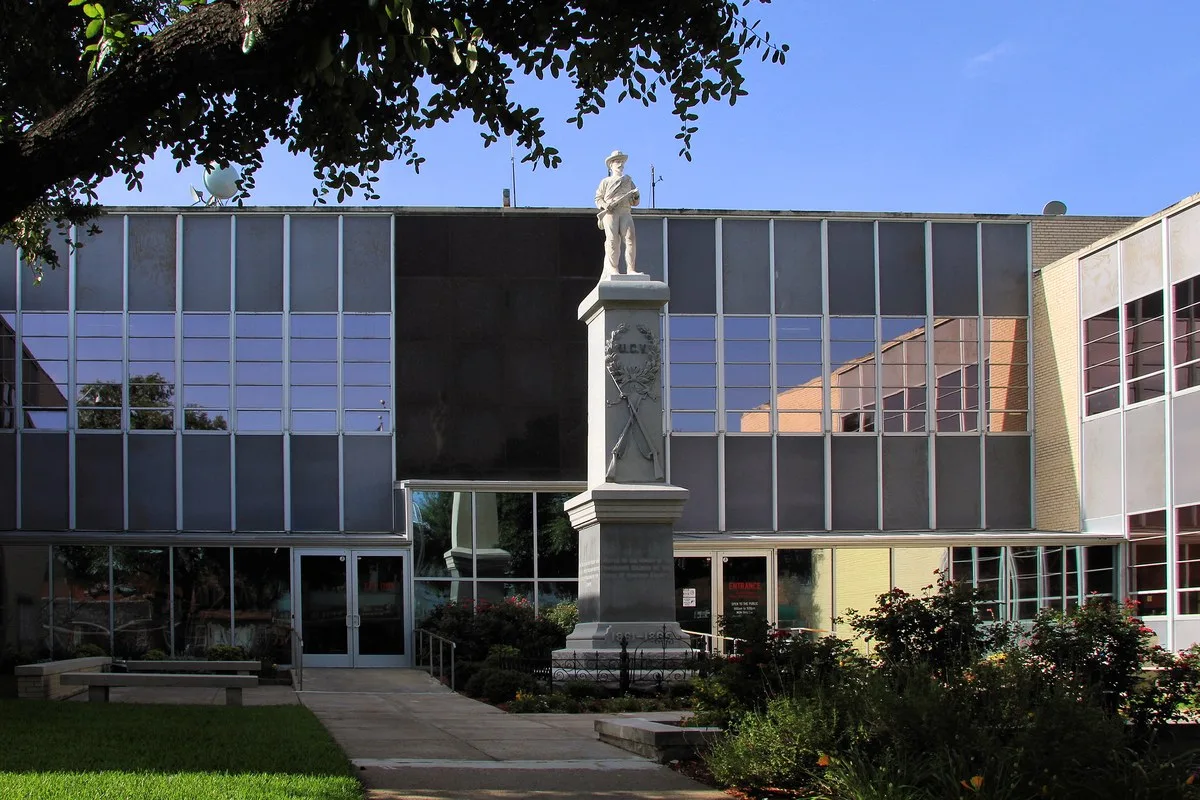 The Kaufman County Courthouse with a monument in front