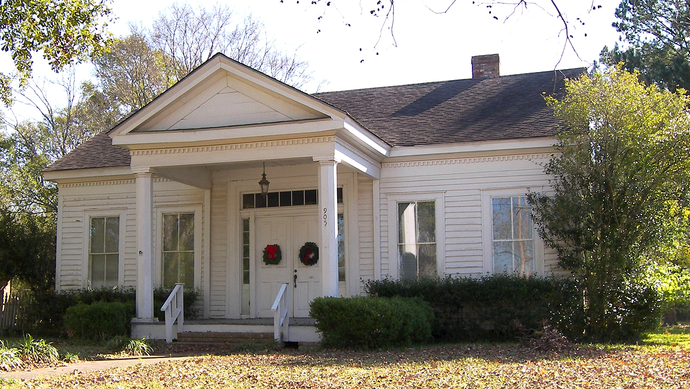 The Arnold-Simonton House, an 1845 dwelling later moved to Fernland Historical Park in Montgomery, Texas