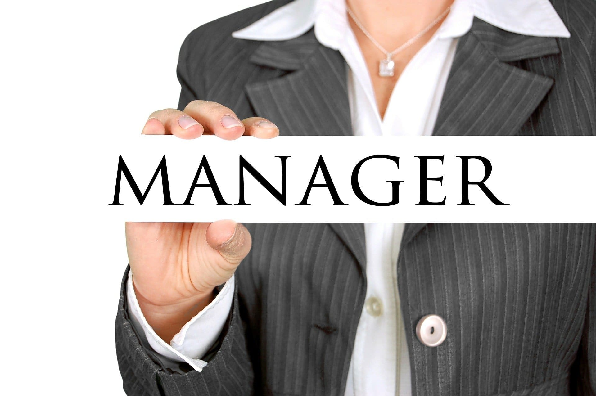 how to become a business manager